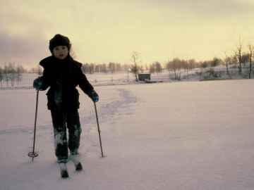 boy skiing - freerangestock.com